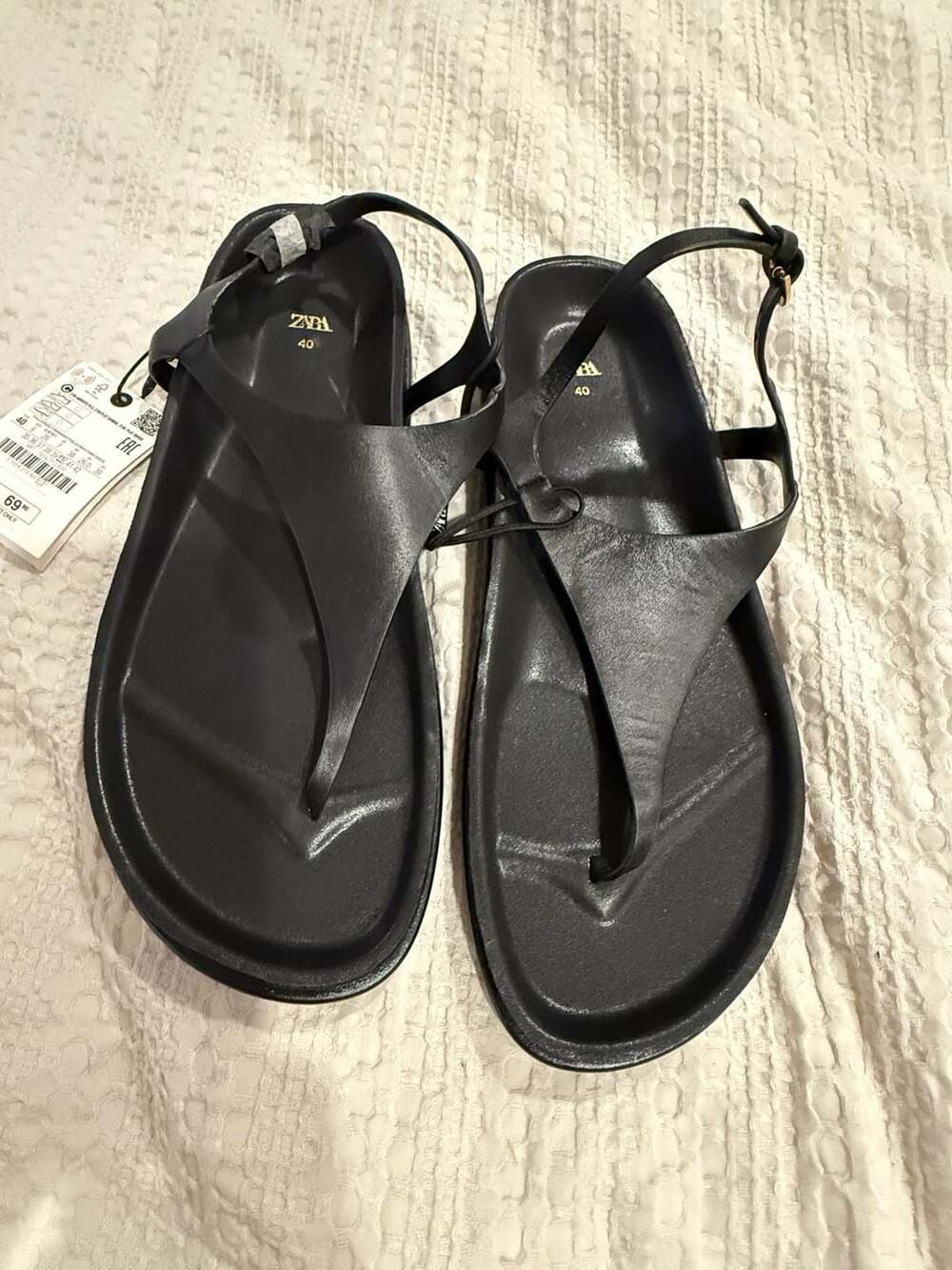Zara Flat Sandal Size 40 Black Ankle Strap Thong Shoes
